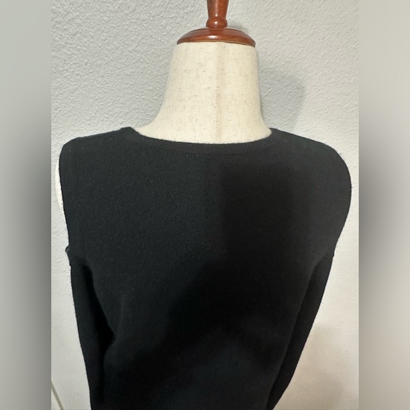 VINTAGE Donna Karan 100% Cashmere ‘cold shoulder’ sweater. Size XL. EUC. - Picture 6 of 8